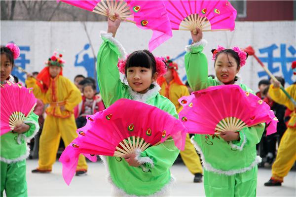 华夏出版社、中国残疾人艺术团赴南皮扶贫慰问